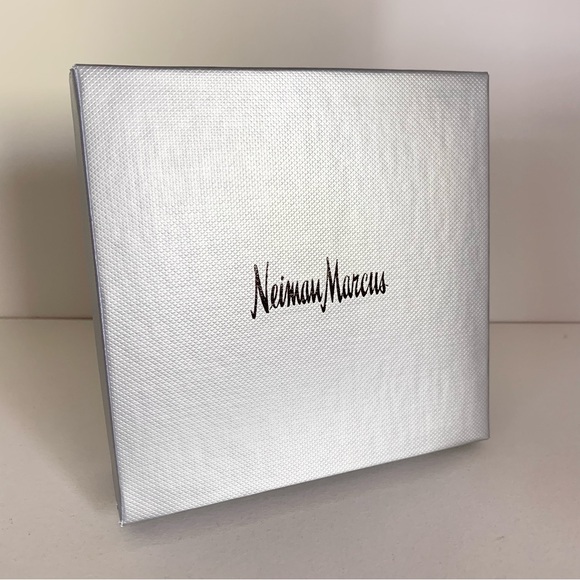 Neiman Marcus Silver Gift Box for jewelry and accessories - Picture 1 of 11